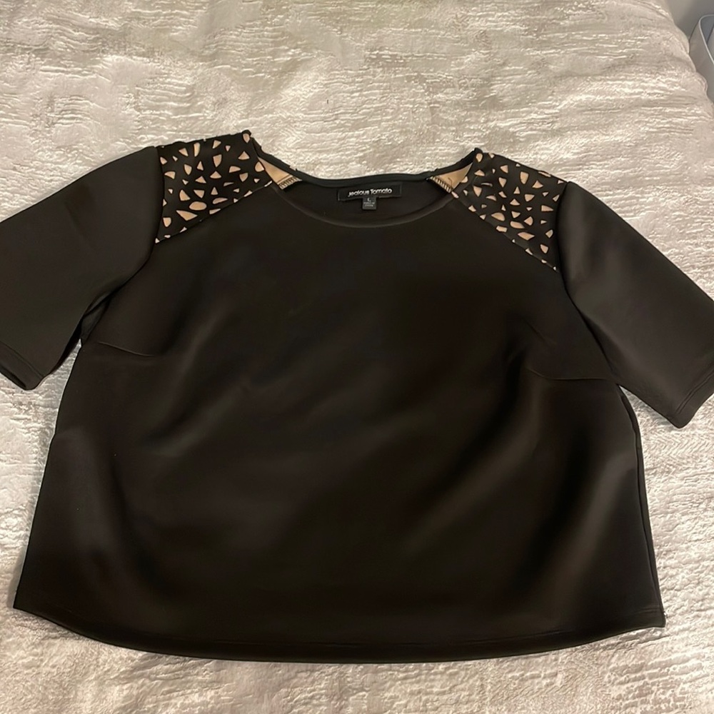 Short sleeve top